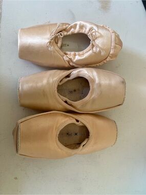 Used Pointe Shoes (Read description)